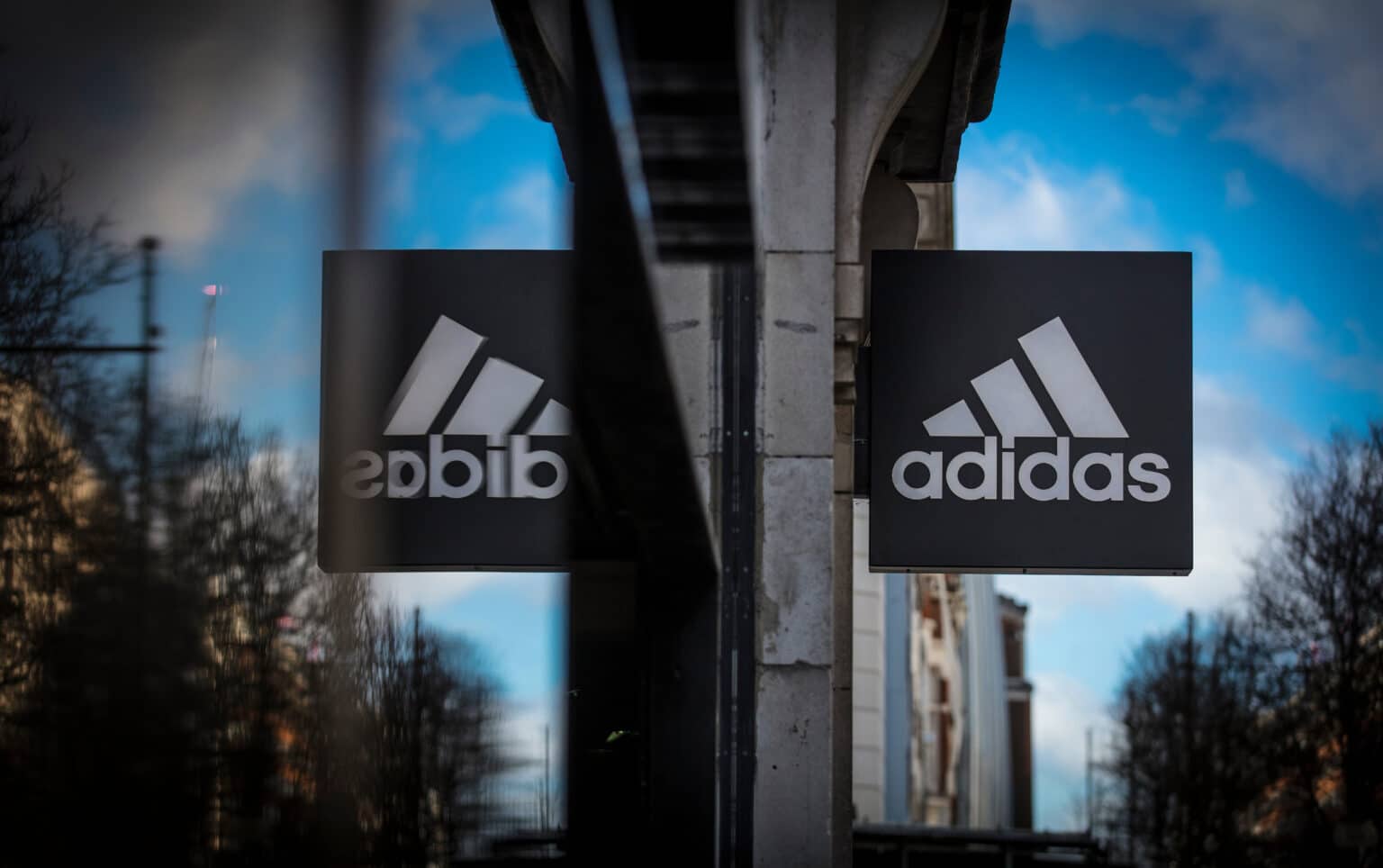 logo Adidas
